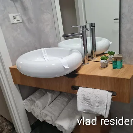 Vlad * Navodari
